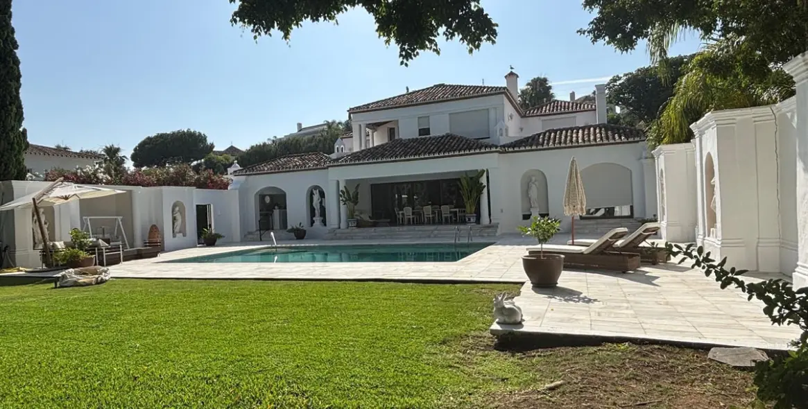 Alquiler a largo plazo de villa independiente en El Paraiso 1