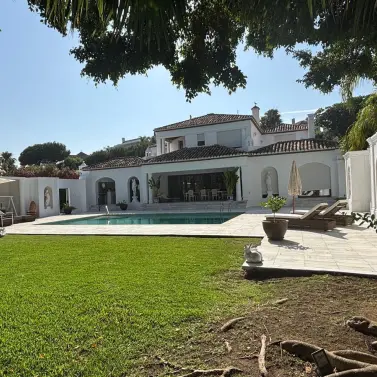 Long-term rent of detached villa in El Paraiso