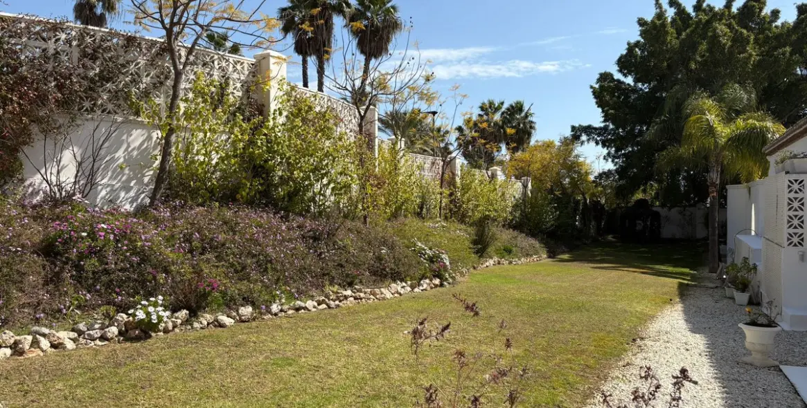 Alquiler a largo plazo de villa independiente en El Paraiso 4