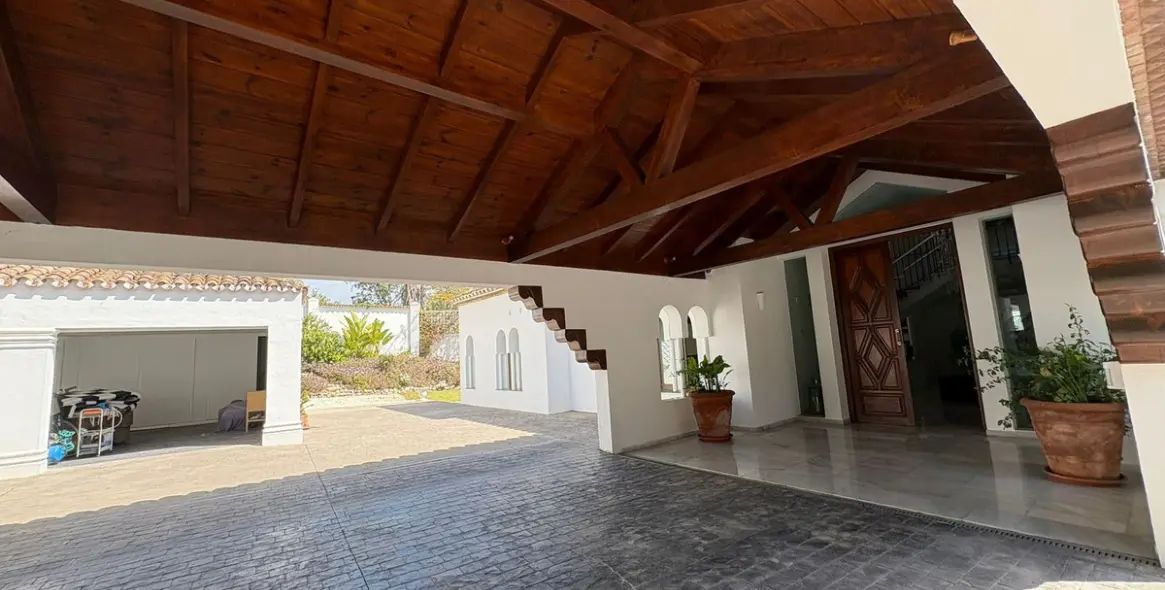 Alquiler a largo plazo de villa independiente en El Paraiso 9