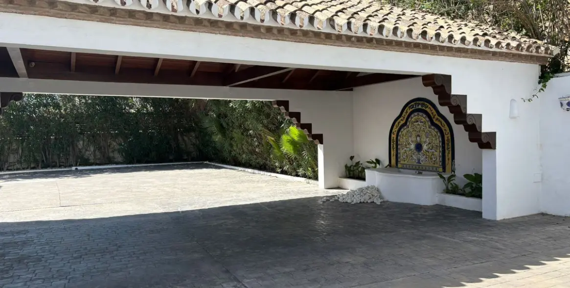 Alquiler a largo plazo de villa independiente en El Paraiso 15