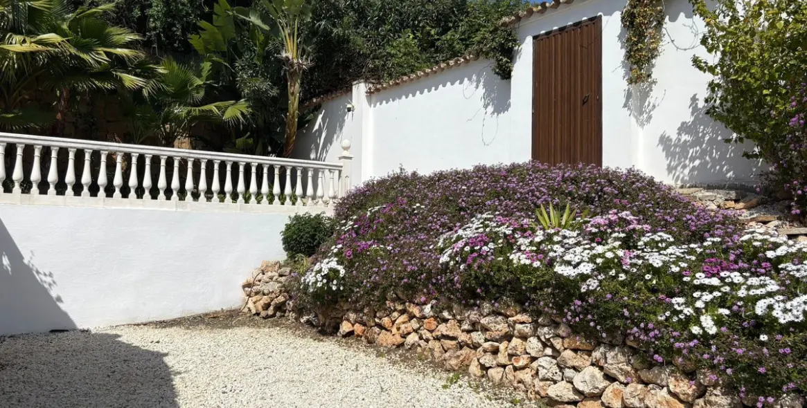 Alquiler a largo plazo de villa independiente en El Paraiso 16