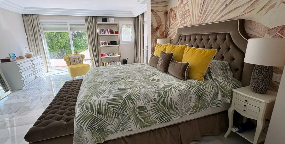 Alquiler a largo plazo de villa independiente en El Paraiso 18