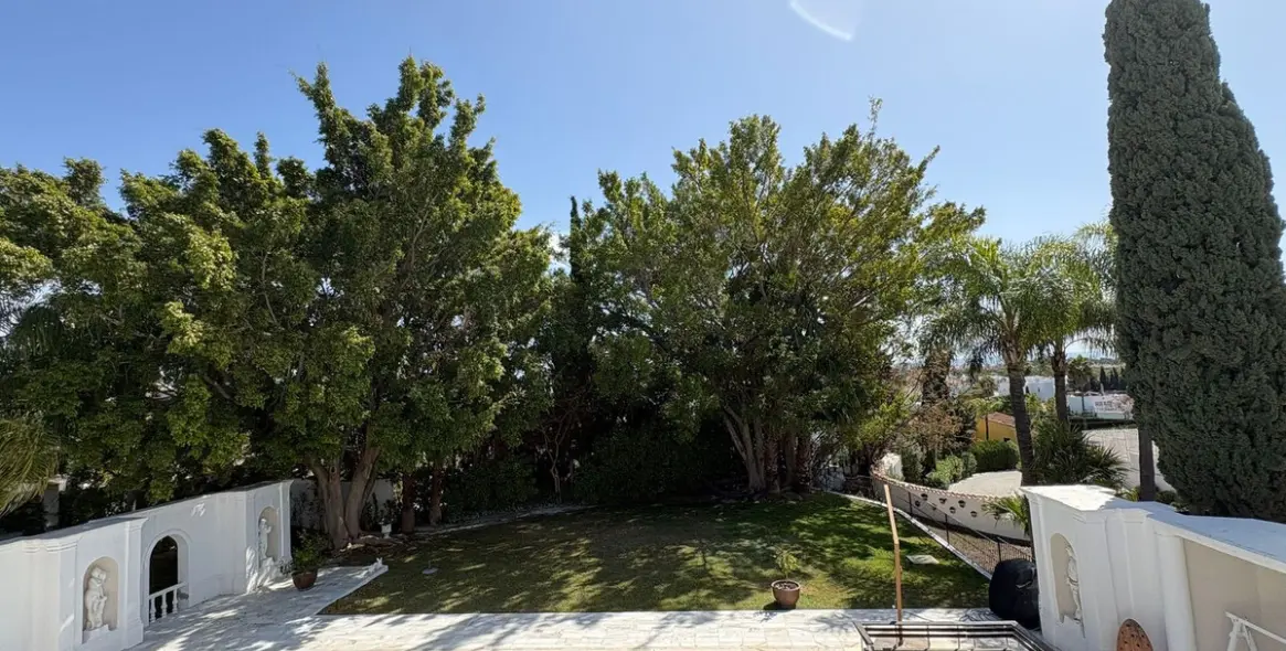 Alquiler a largo plazo de villa independiente en El Paraiso 19