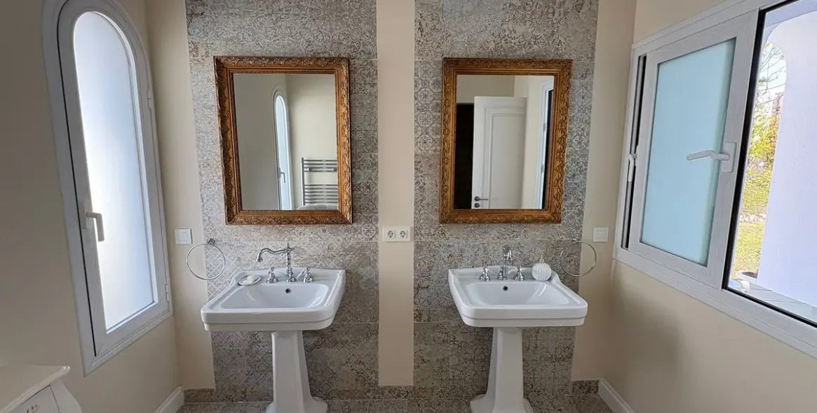 Alquiler a largo plazo de villa independiente en El Paraiso 24