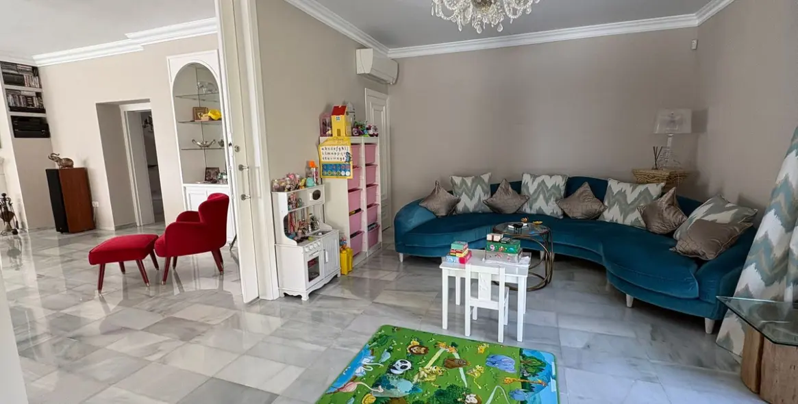 Alquiler a largo plazo de villa independiente en El Paraiso 28