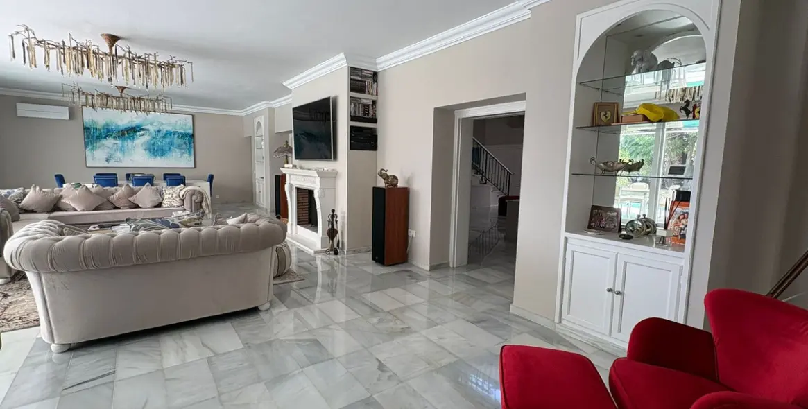 Alquiler a largo plazo de villa independiente en El Paraiso 29