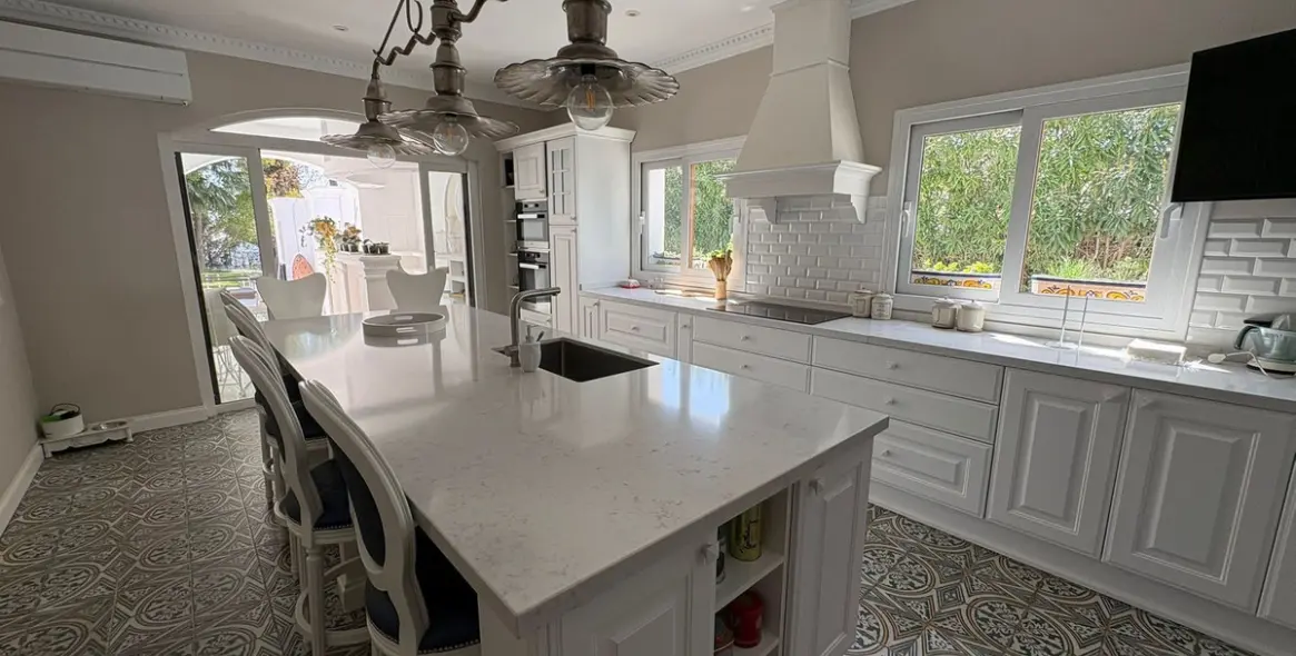 Alquiler a largo plazo de villa independiente en El Paraiso 34