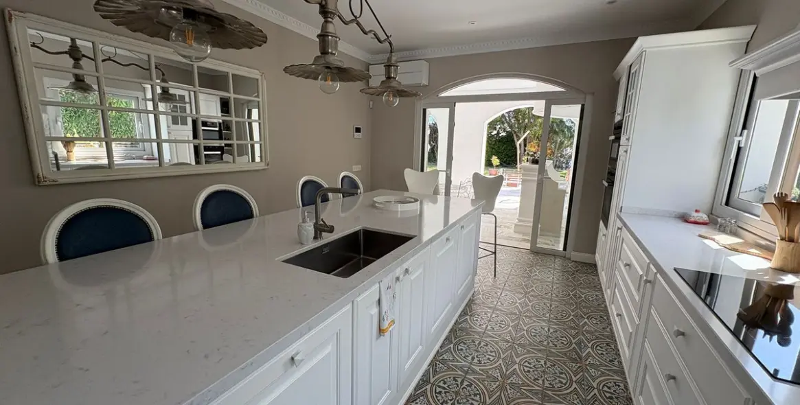 Alquiler a largo plazo de villa independiente en El Paraiso 35