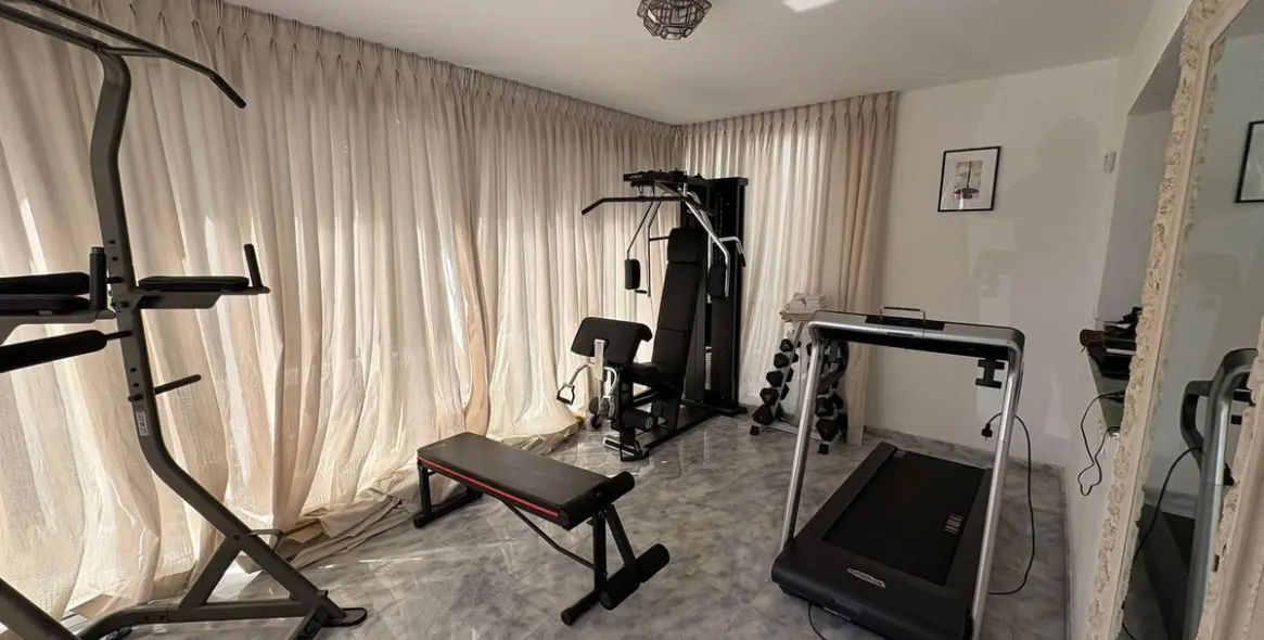 Alquiler a largo plazo de villa independiente en El Paraiso 36