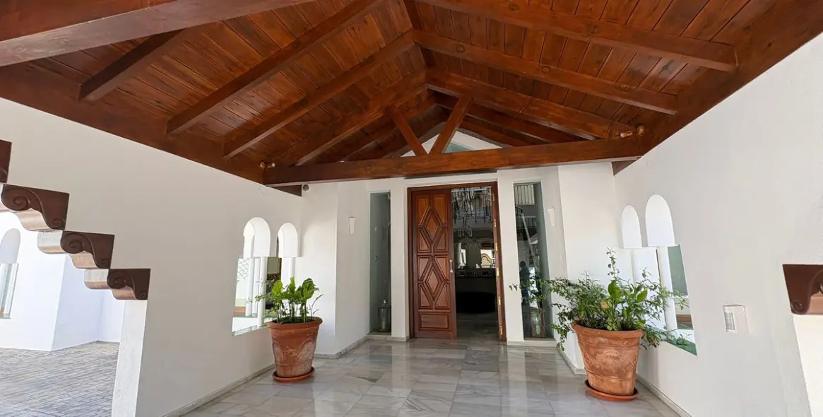 Alquiler a largo plazo de villa independiente en El Paraiso 37