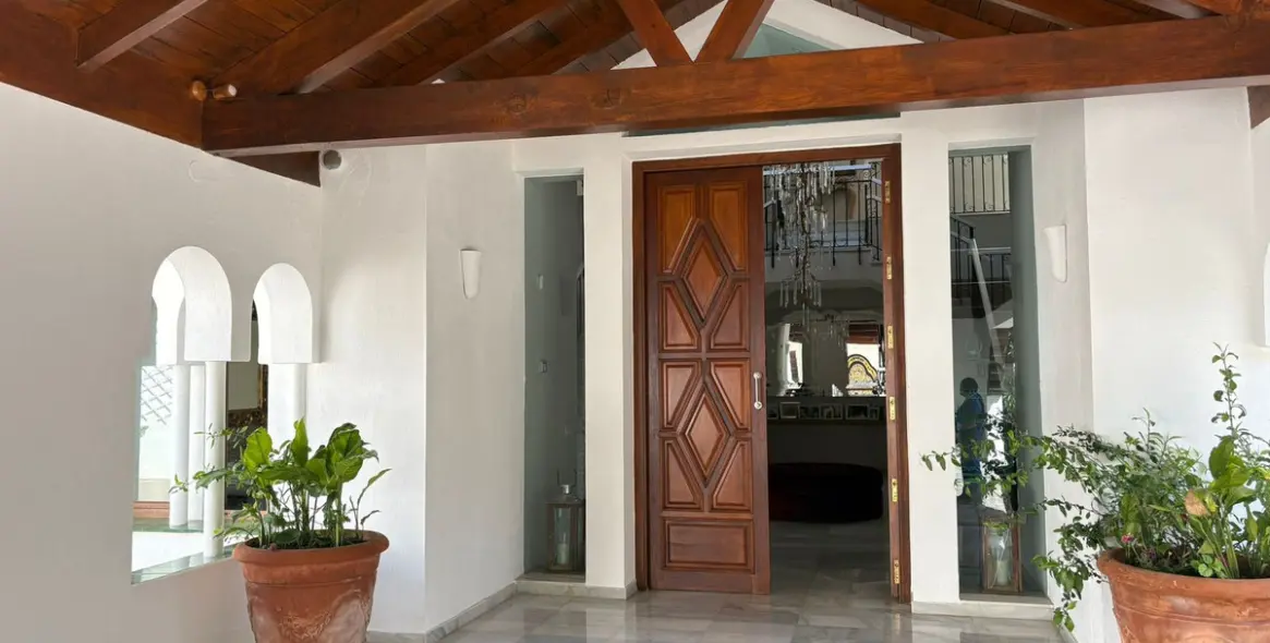 Alquiler a largo plazo de villa independiente en El Paraiso 38