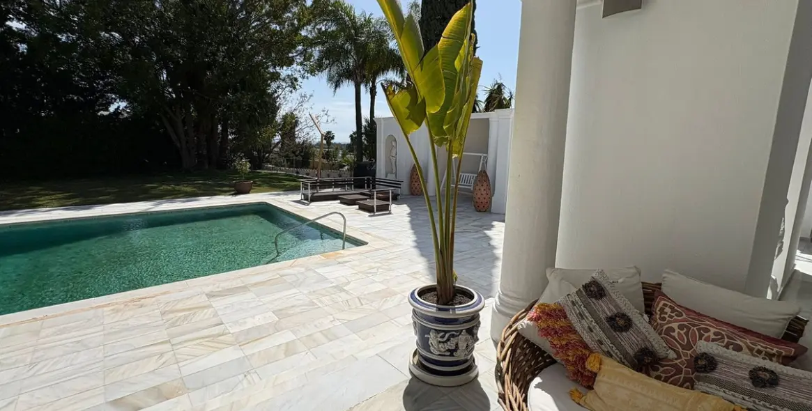 Alquiler a largo plazo de villa independiente en El Paraiso 40