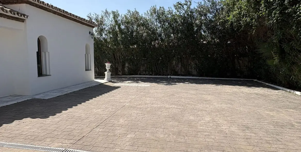 Alquiler a largo plazo de villa independiente en El Paraiso 44