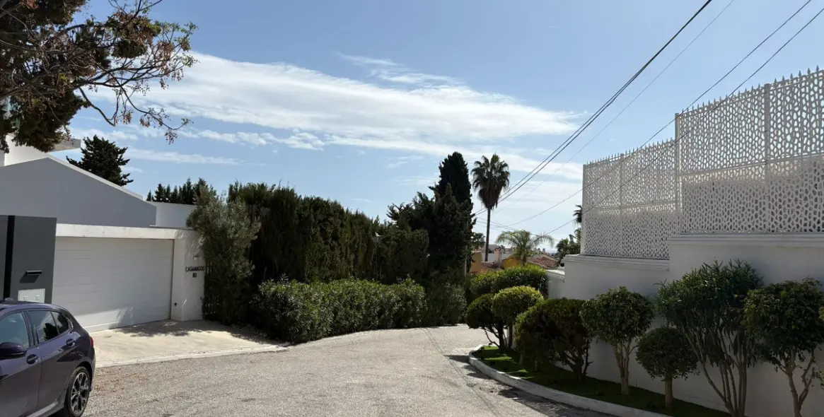 Alquiler a largo plazo de villa independiente en El Paraiso 49