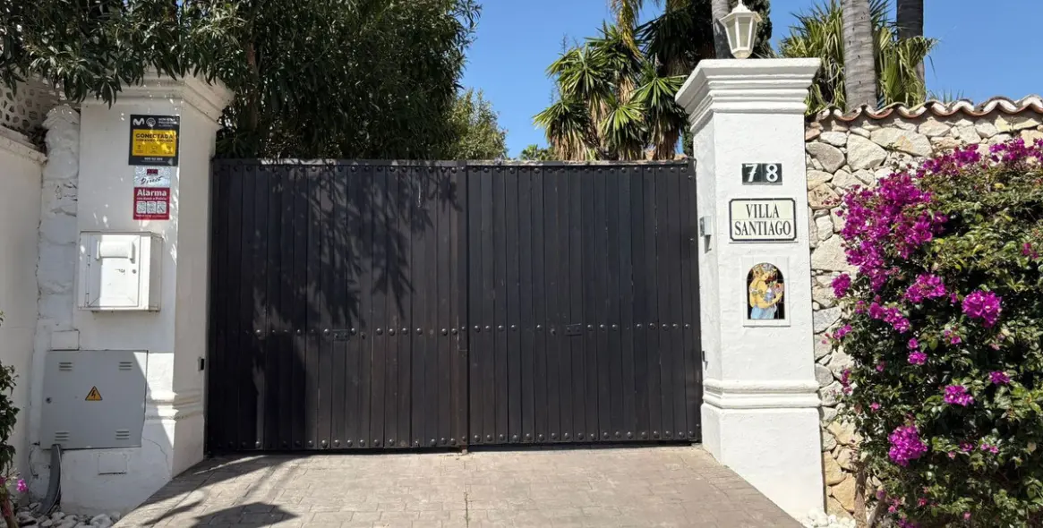 Alquiler a largo plazo de villa independiente en El Paraiso 51