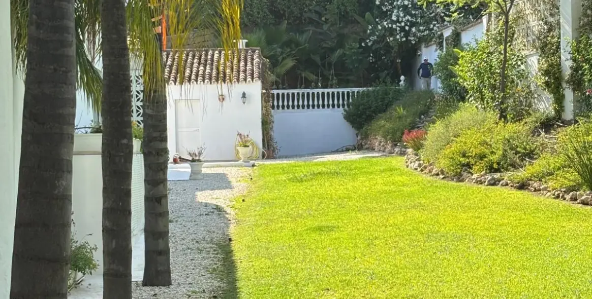 Alquiler a largo plazo de villa independiente en El Paraiso 54