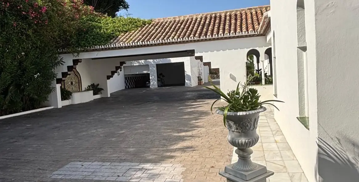 Alquiler a largo plazo de villa independiente en El Paraiso 58