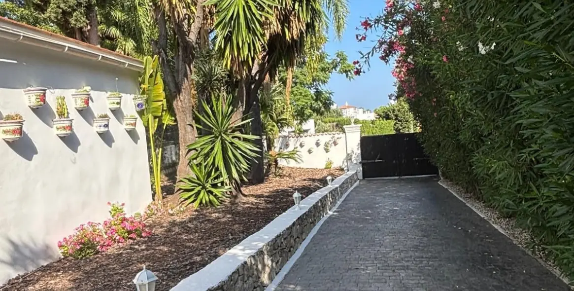 Alquiler a largo plazo de villa independiente en El Paraiso 62