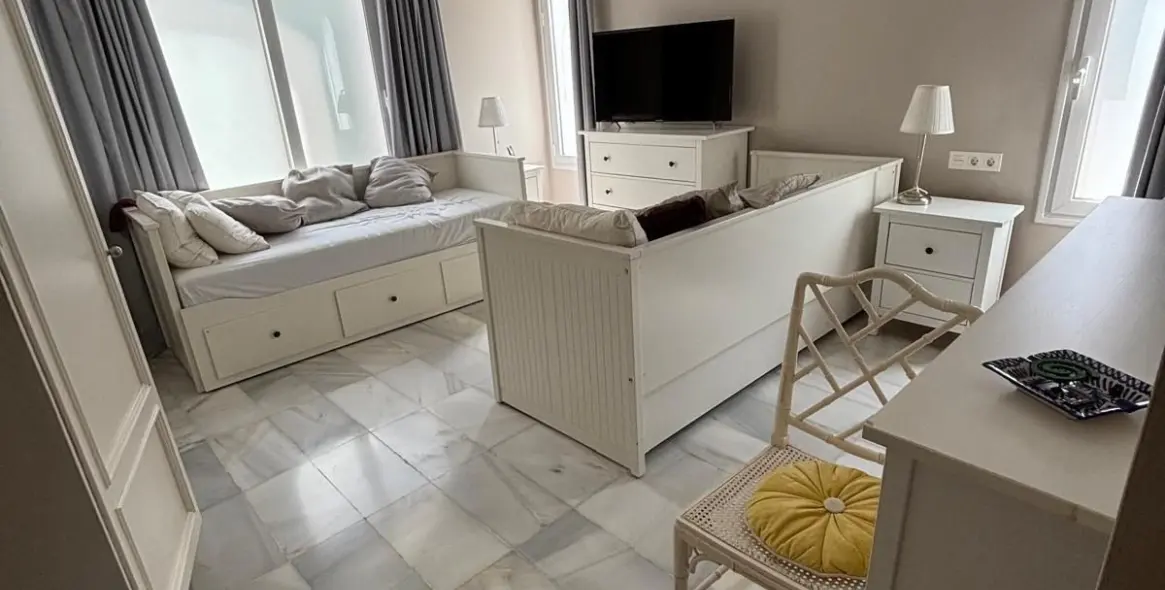 Alquiler a largo plazo de villa independiente en El Paraiso 77