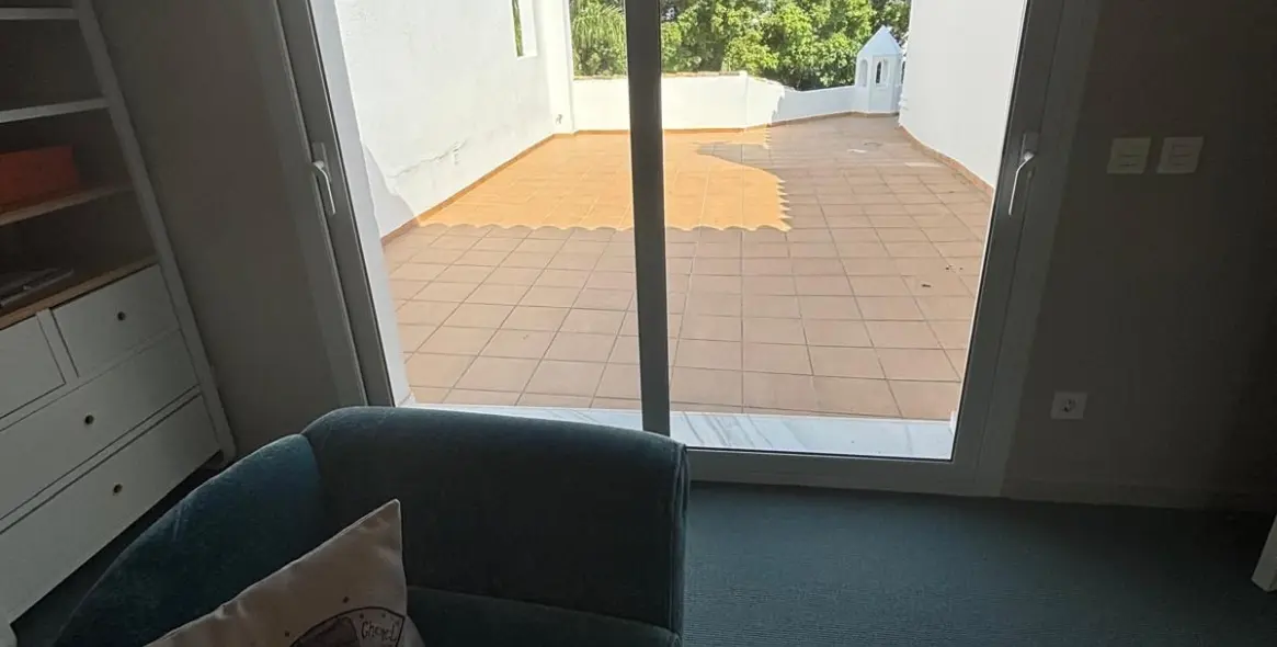 Alquiler a largo plazo de villa independiente en El Paraiso 81