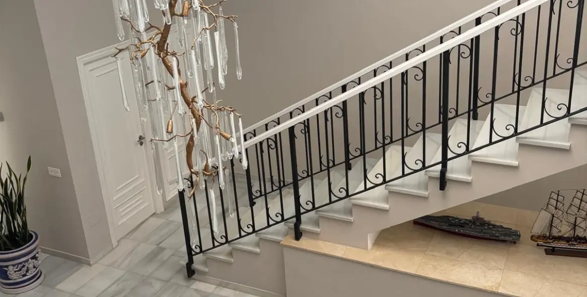 Alquiler a largo plazo de villa independiente en El Paraiso 111