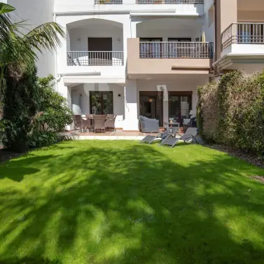 Venta de apartamento en planta baja en Los Arqueros