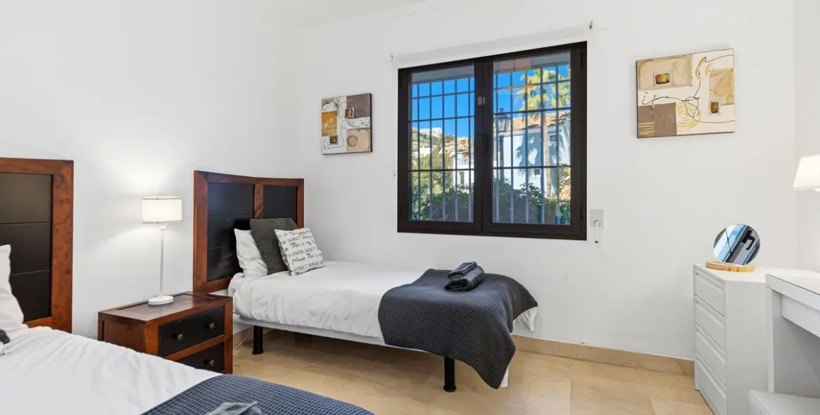 Venta de apartamento en planta baja en Los Arqueros 18