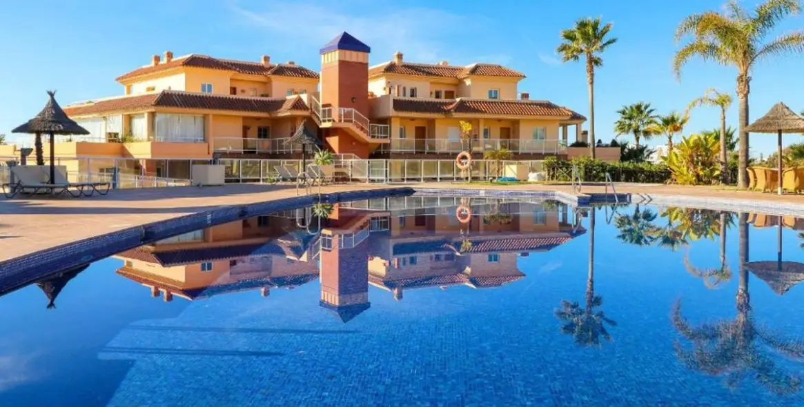 Venta de apartamento en planta media en Mijas Costa 1