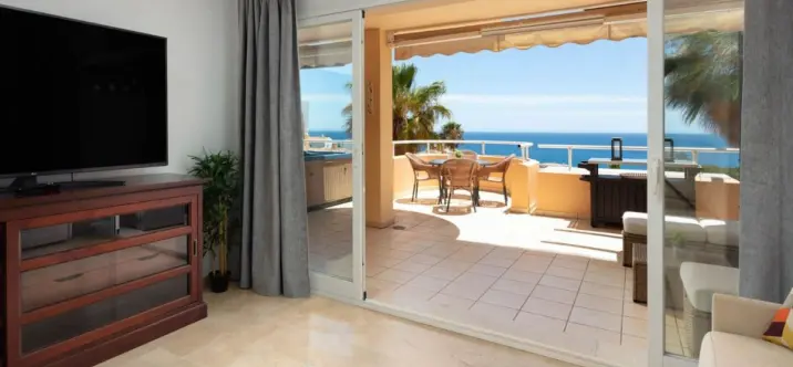 Venta de apartamento en planta media en Mijas Costa 3