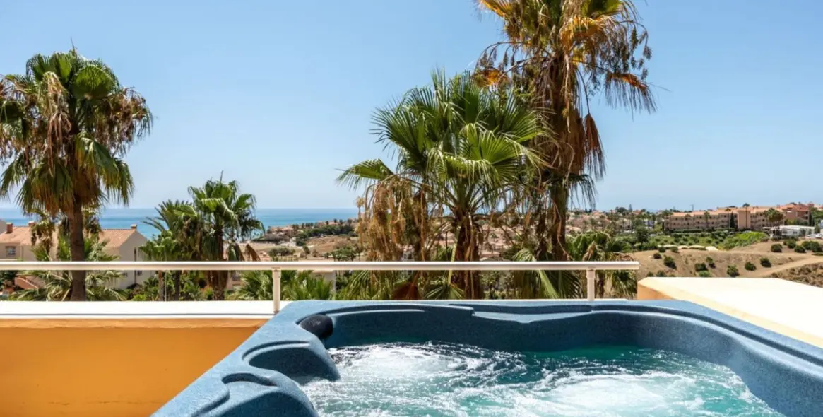 Venta de apartamento en planta media en Mijas Costa 7
