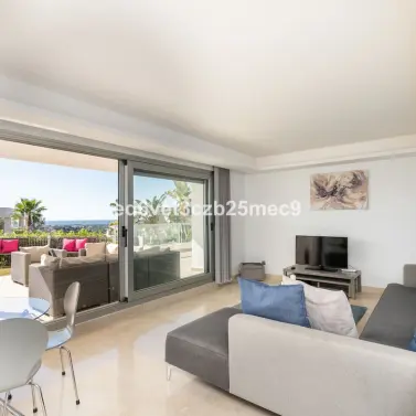 Venta de apartamento en planta baja en Los Arqueros