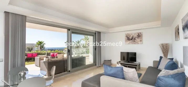 Venta de apartamento en planta baja en Los Arqueros 1