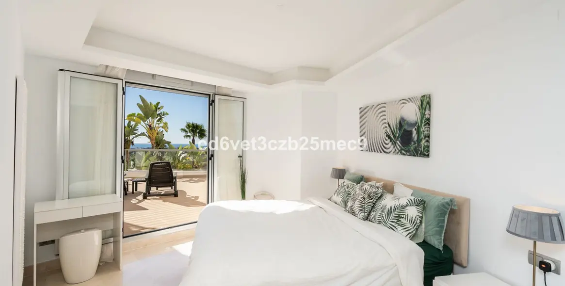 Venta de apartamento en planta baja en Los Arqueros 6