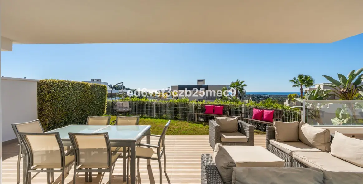 Venta de apartamento en planta baja en Los Arqueros 12