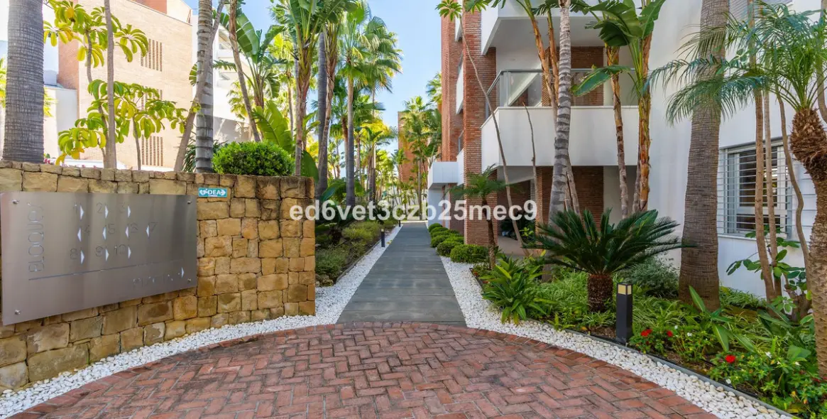 Venta de apartamento en planta baja en Los Arqueros 17