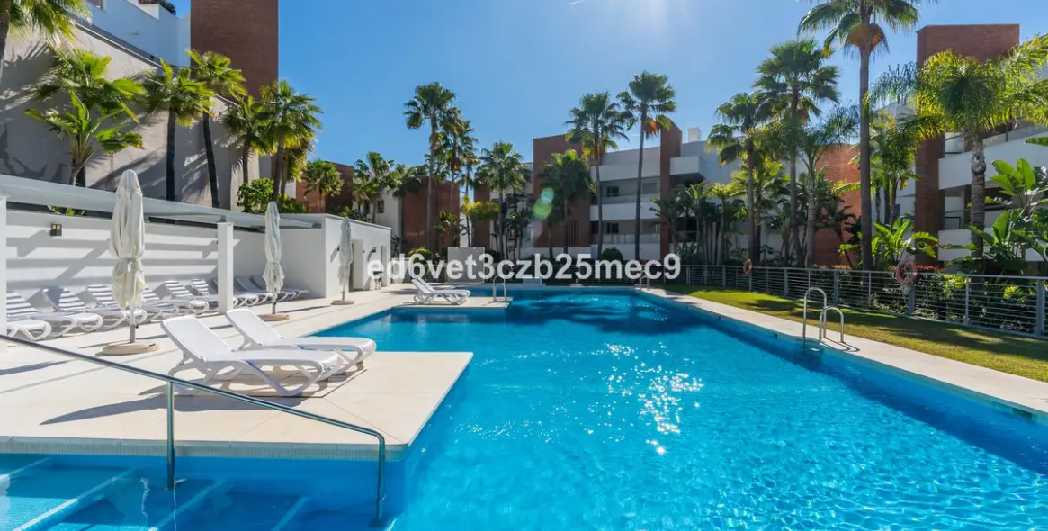 Venta de apartamento en planta baja en Los Arqueros 18
