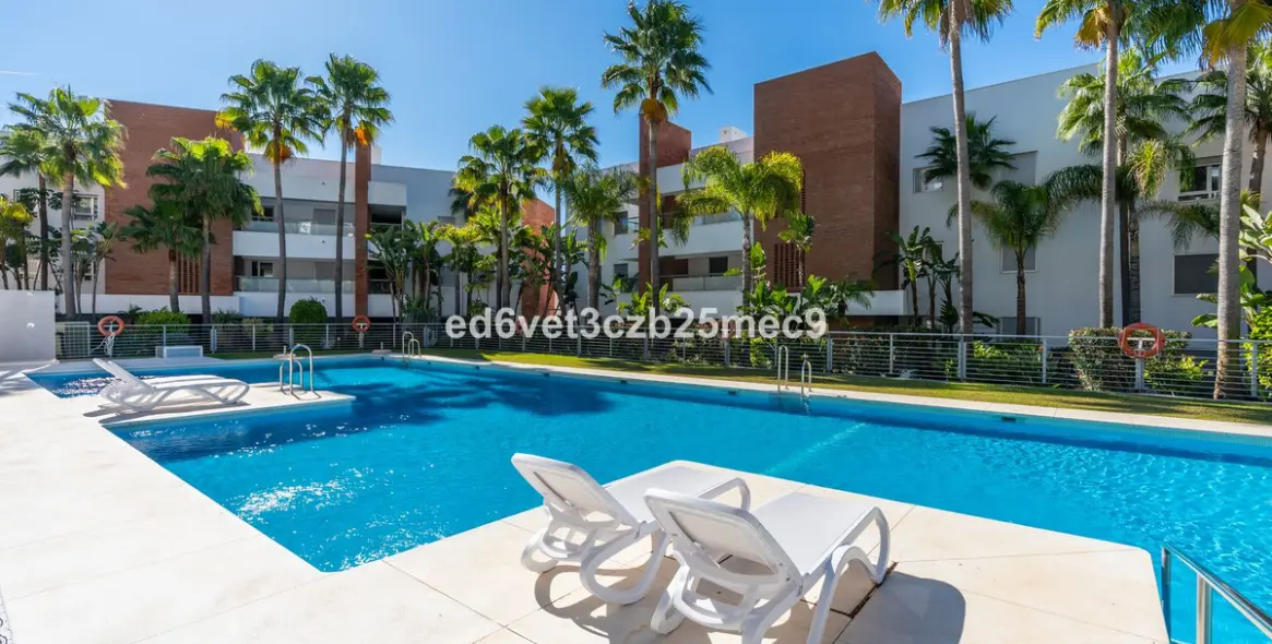 Venta de apartamento en planta baja en Los Arqueros 19