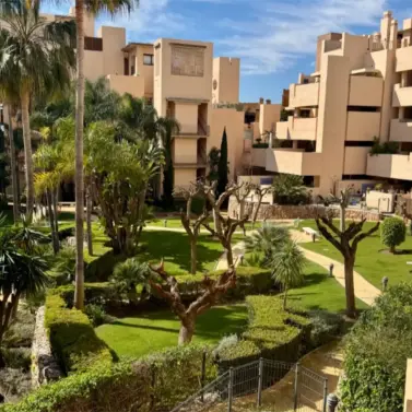 Venta de apartamento en planta media en Estepona
