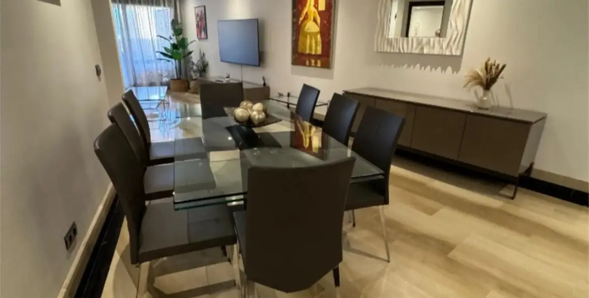 Venta de apartamento en planta media en Estepona 4