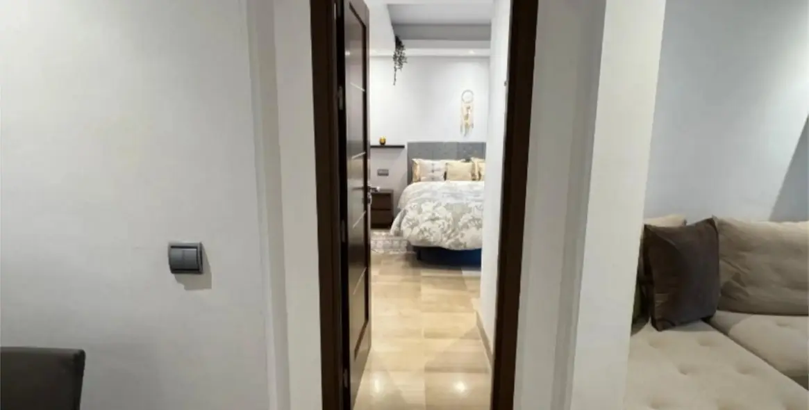 Venta de apartamento en planta media en Estepona 7