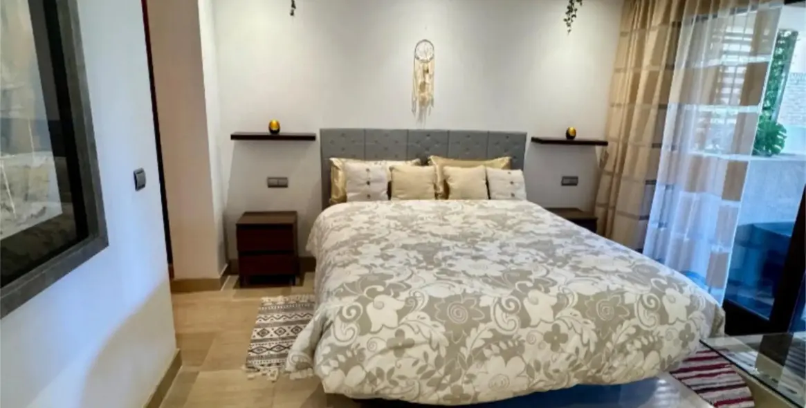 Venta de apartamento en planta media en Estepona 8