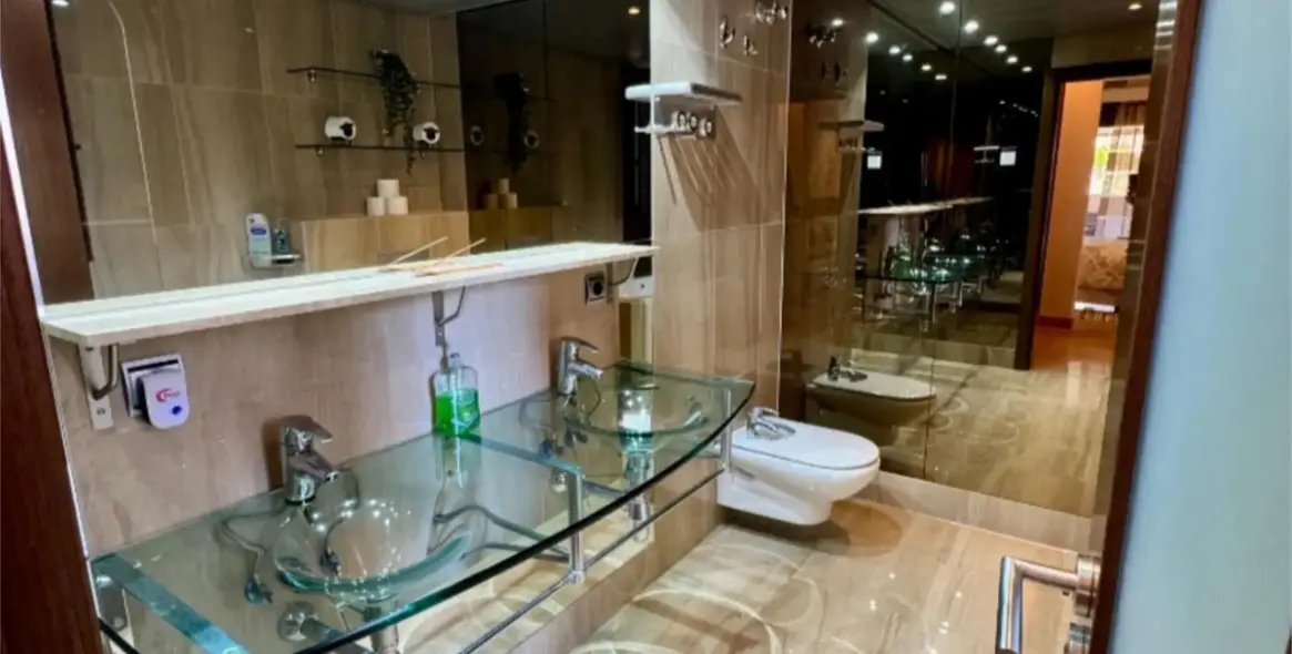 Venta de apartamento en planta media en Estepona 9