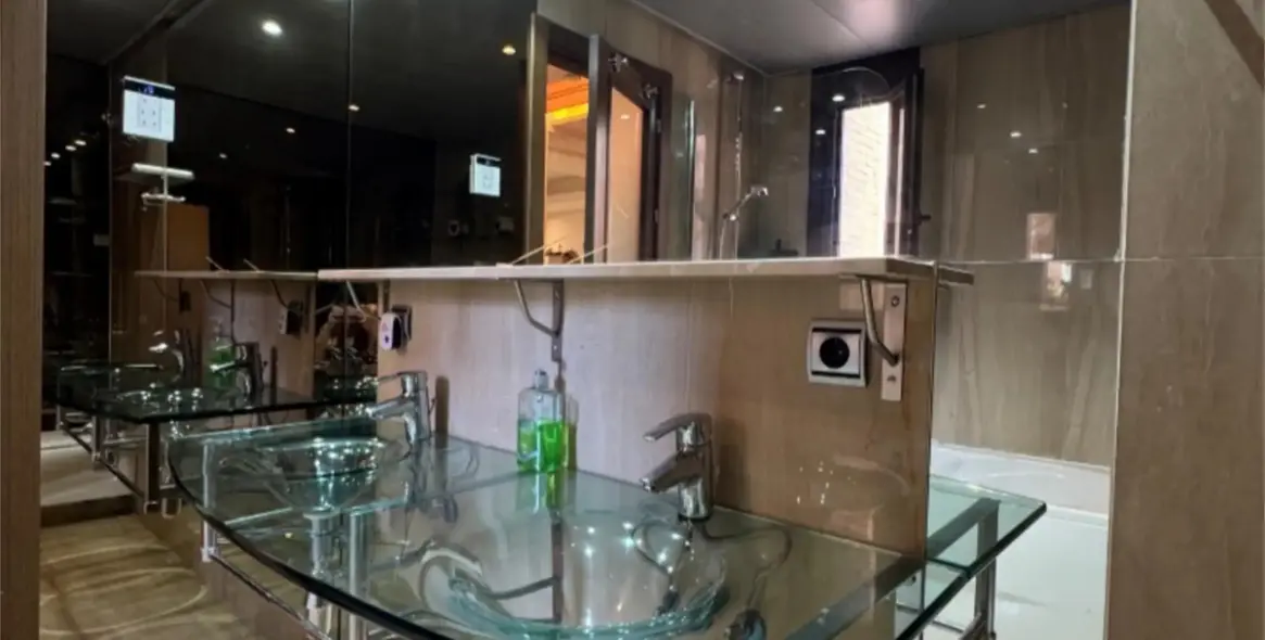 Venta de apartamento en planta media en Estepona 10