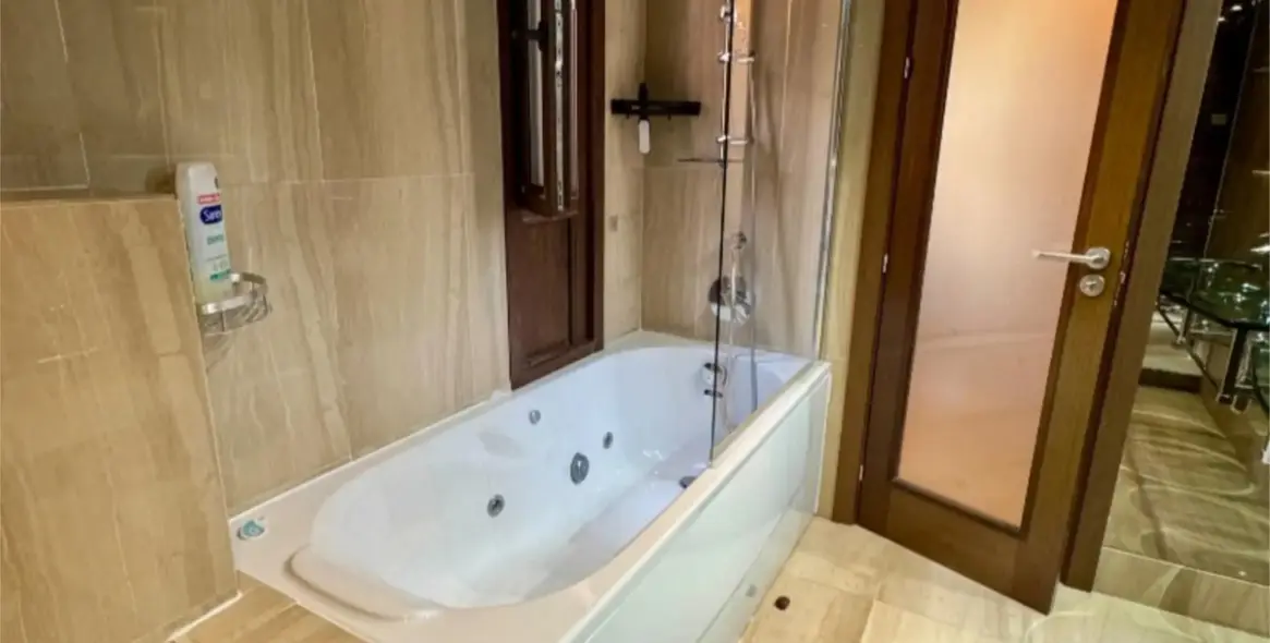 Venta de apartamento en planta media en Estepona 11