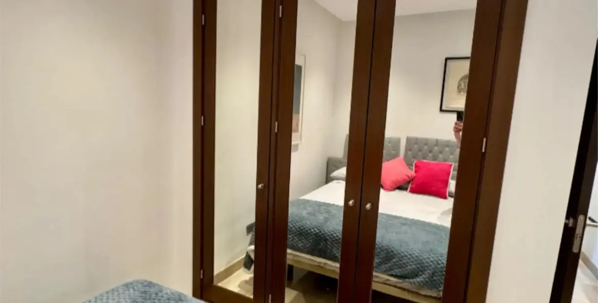 Venta de apartamento en planta media en Estepona 17