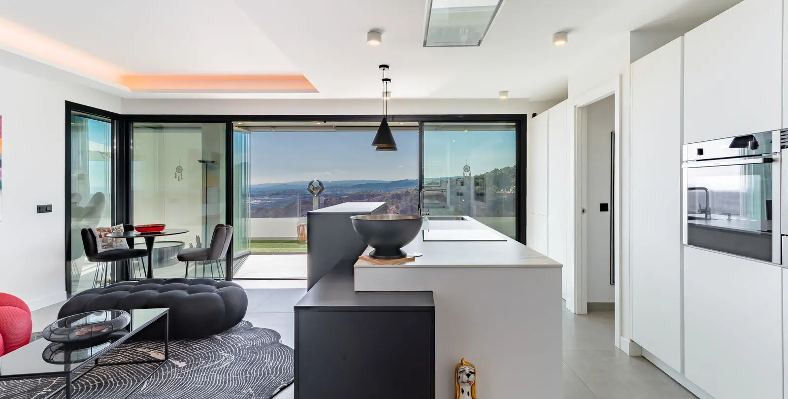Sale of penthouse in Estepona 1