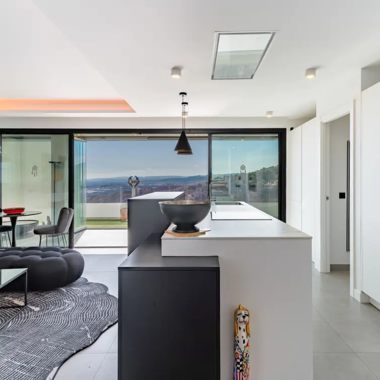 Sale of penthouse in Estepona