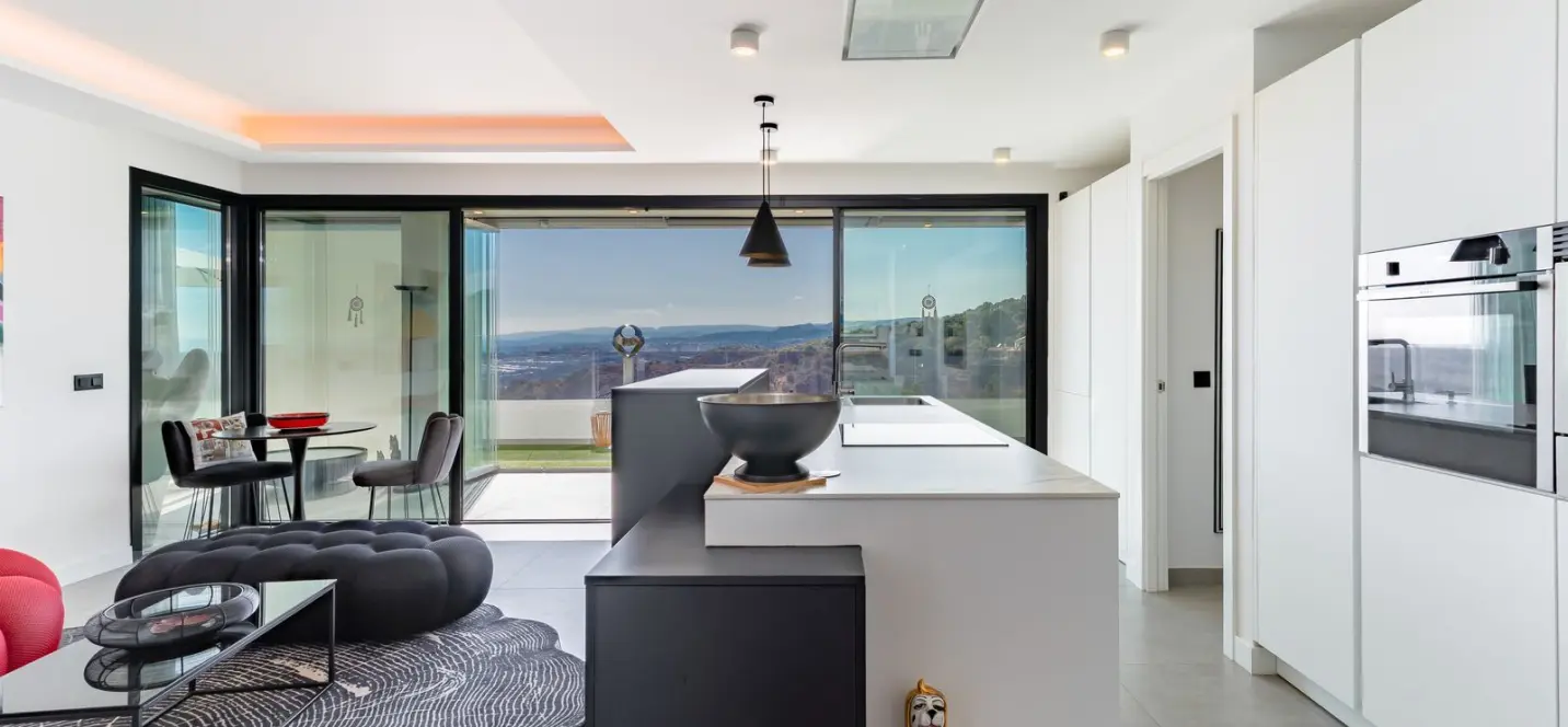 Sale of penthouse in Estepona 0