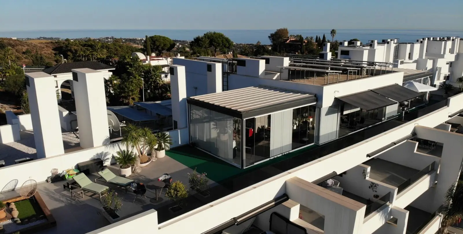 Sale of penthouse in Estepona 2
